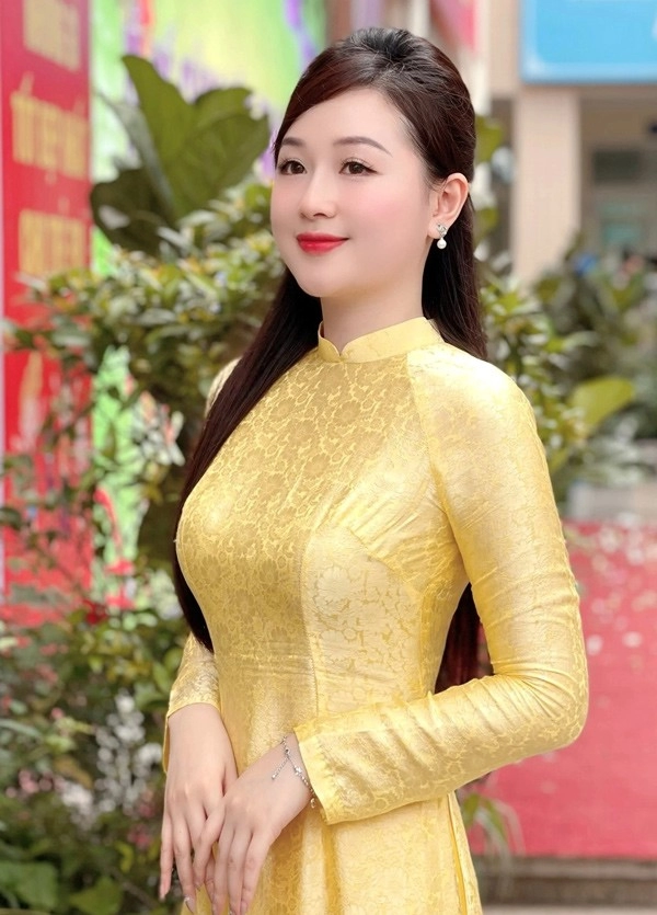 Điểm danh hội cô giáo hot girl nổi nhất mxh 2023 mặt hoa da phấn dáng như hoa hậu