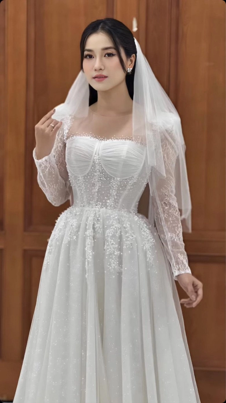 Lâm vỹ dạ diện váy cưới như công chúa khoe một điểm khác hoàn toàn ngày xưa