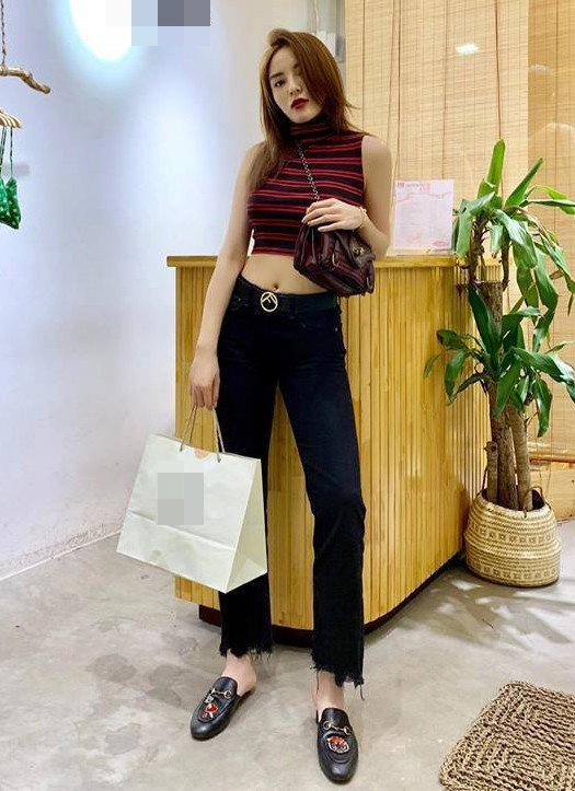 Dáng đẹp rồi kỳ duyên bỏ áo thùng thình về với crop-top ngắn cũn cùng quần kéo chân cực đỉnh