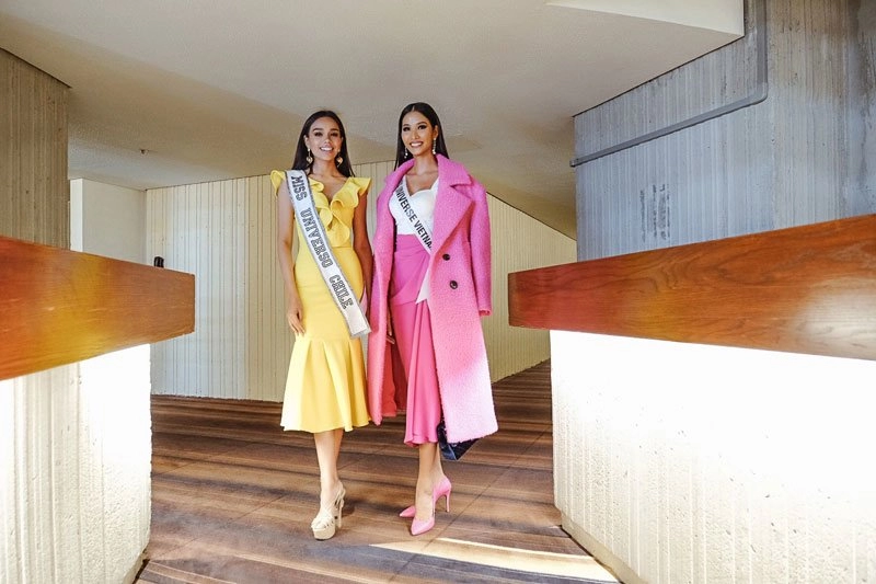 Hoàng thùy được ví như một fashionista chính hiệu tại miss universe 2019