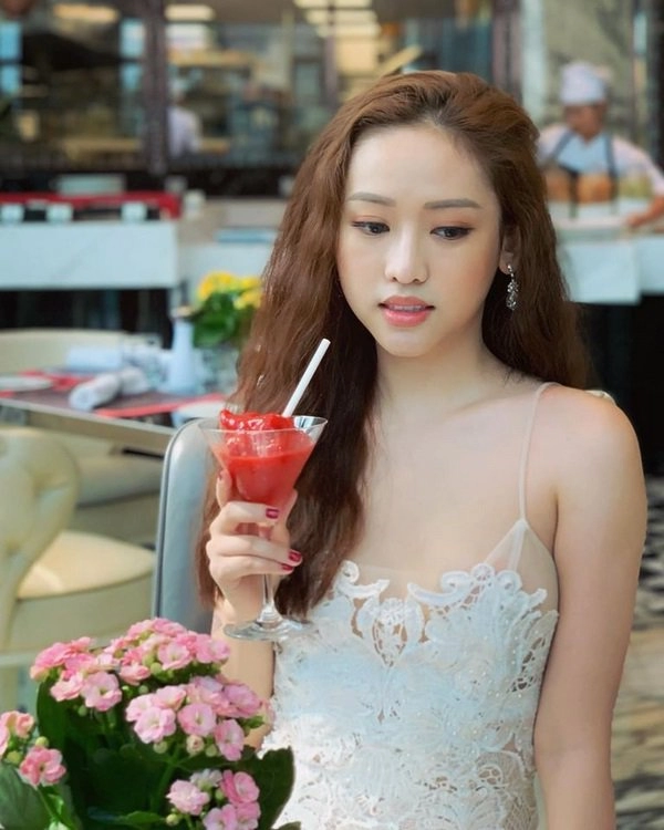 Thay đổi phong cách ngoạn mục dân mạng suýt không nhận ra hotgirl ngực khủng thuý vi ngày nào