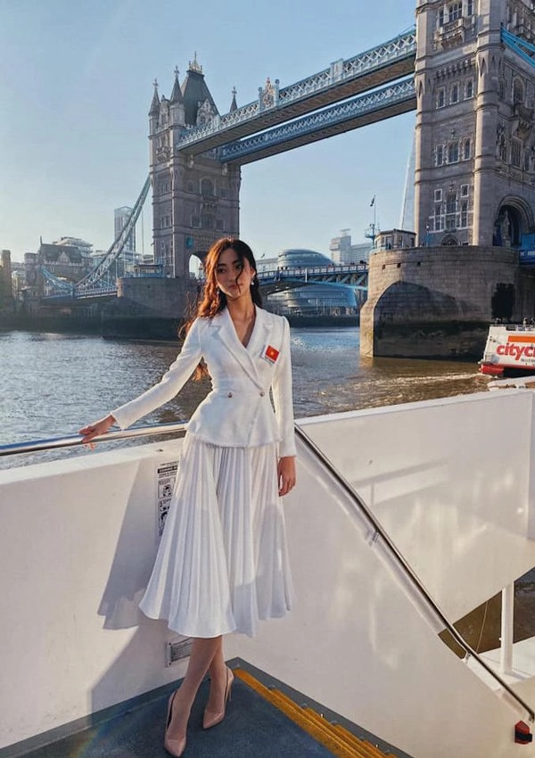 Thời trang trắng thanh lịch của lương thuỳ linh tại miss world 2019