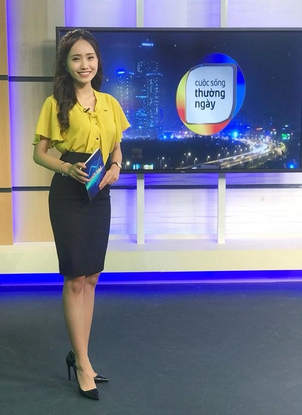 Từng là ca sĩ được giới trẻ yêu thích nữ btv của vtv giờ trưởng thành thanh lịch hơn nhiều