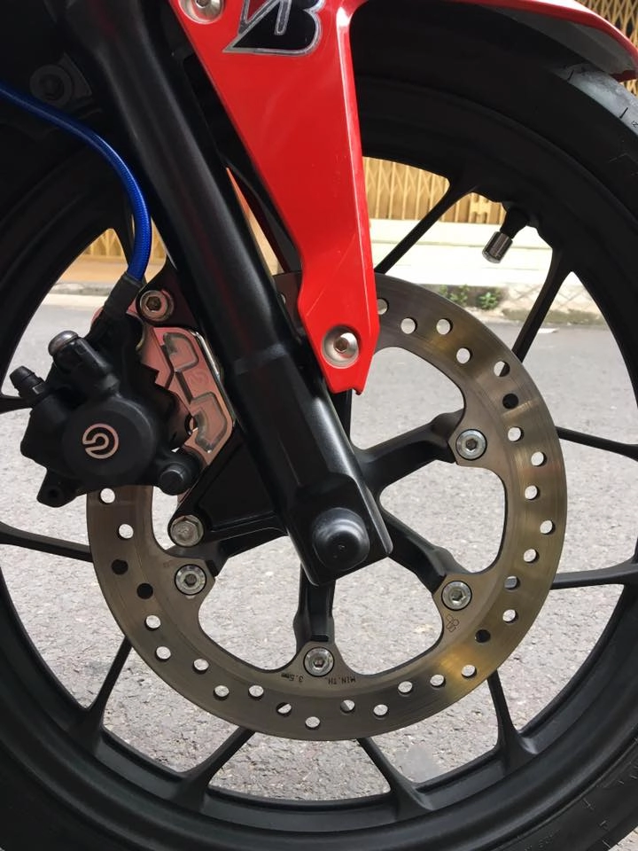 Cặp heo brembo làm chiếc winner 150 trở nên long lanh hơn