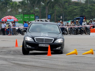  trải nghiệm công nghệ an toàn của mercedes 