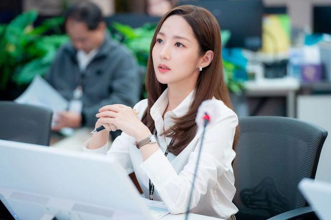 Học cách diện đồ công sở đẹp từ park min young