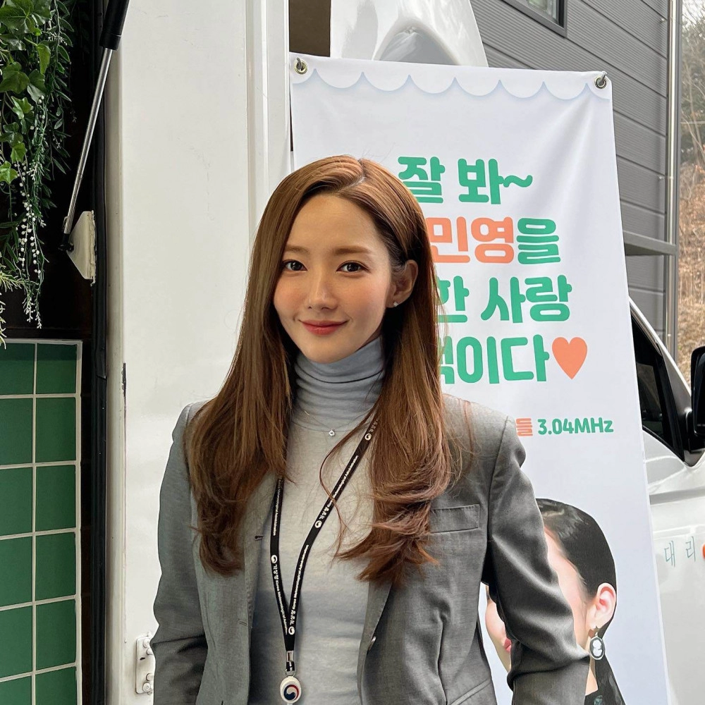 Học cách diện đồ công sở đẹp từ park min young