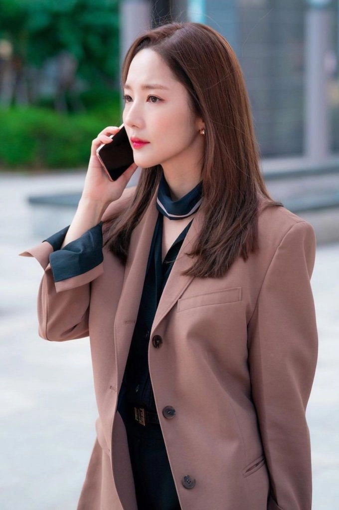 Học cách diện đồ công sở đẹp từ park min young