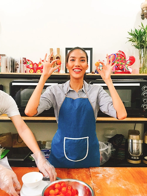 Team lan khuê làm bánh trung thu tặng trẻ em nghèo