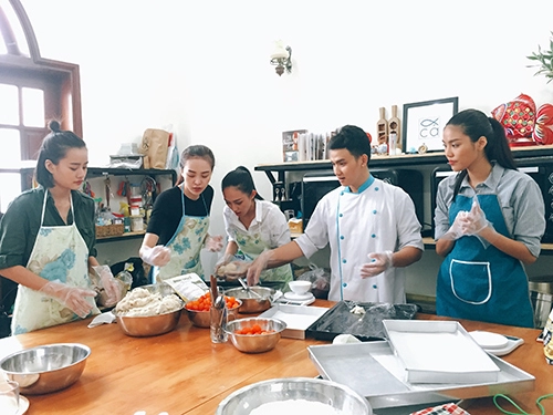 Team lan khuê làm bánh trung thu tặng trẻ em nghèo