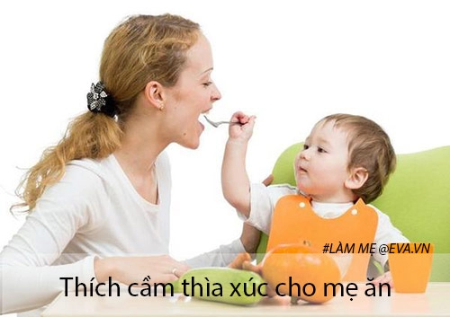 10 hành động nhỏ nhưng là dấu hiệu chứng tỏ bé sơ sinh cực yêu mẹ