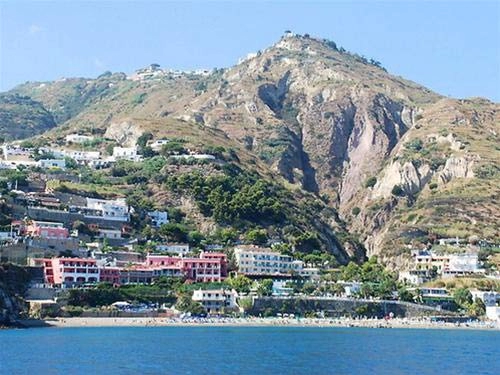 10 hòn đảo tạo sửng sốt nhất trái đất