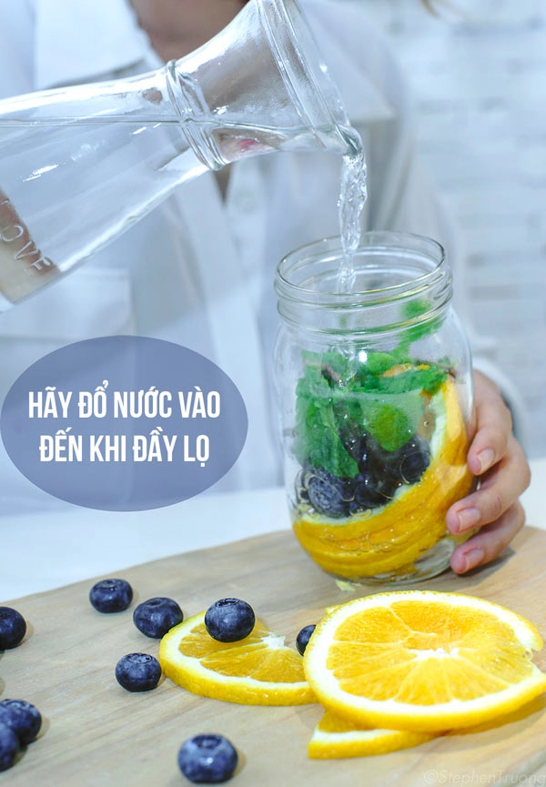 2 phút làm detox từ nước trái cây thanh lọc cơ thể