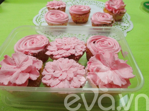 20-11 làm cupcake kem tươi