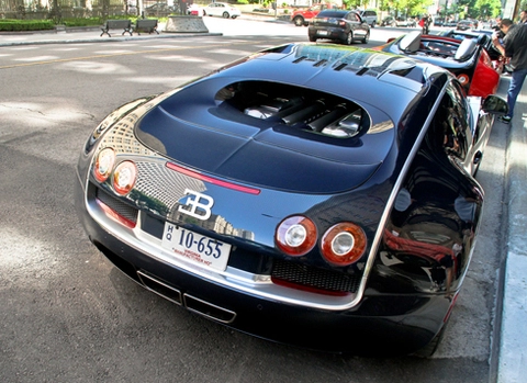  5 siêu xe bugatti veyron trong một bức ảnh 