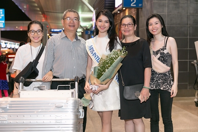 Á hậu thùy dung giới thiệu gia đình bằng tiếng anh cực chuẩn tại miss international 2017