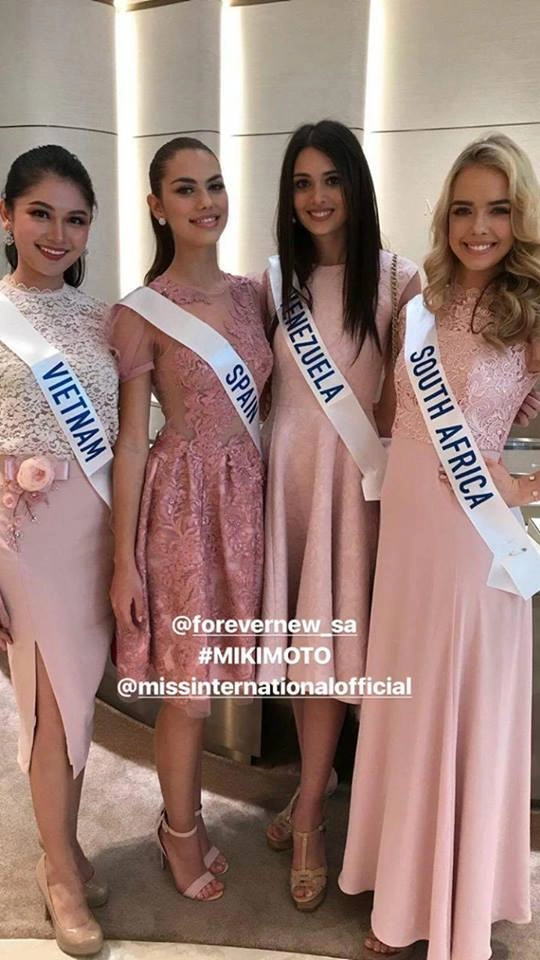 Á hậu thùy dung giới thiệu gia đình bằng tiếng anh cực chuẩn tại miss international 2017