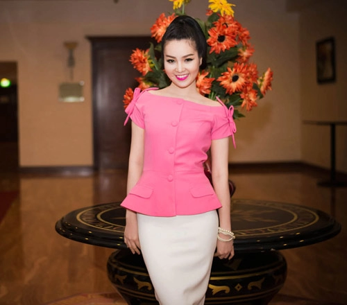 Á hậu thụy vân cuốn hút vì quá duyên dáng