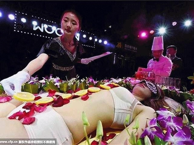 Ác mộng của nghề mẫu khỏa thân vẽ lên người