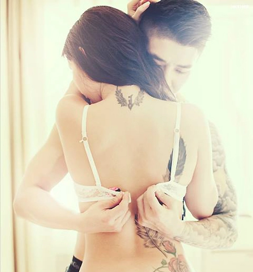 Ảnh cưới sexy bị phản đối dữ dội ở malaysia