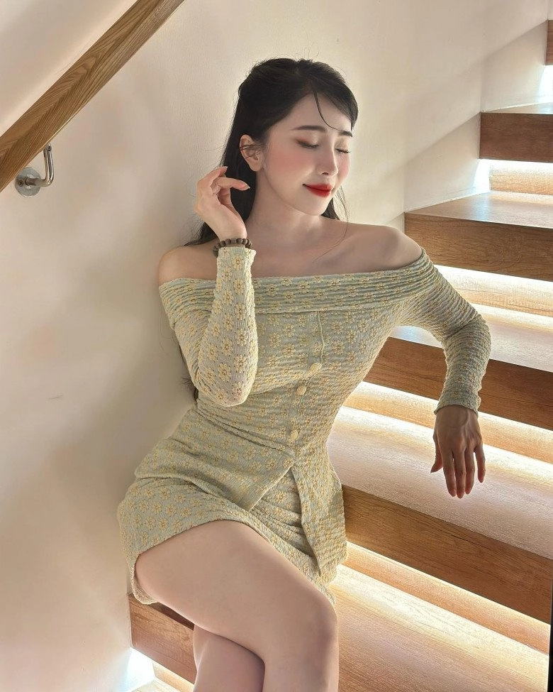 Áo lệch vai vừa khoe xương quai xanh vừa tôn ngực đầy từ hotgirl tới diễn viên mê mệt