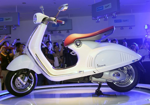  ba chiếc vespa 946 được mua ngay khi ra mắt tại sài gòn 