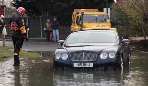  bentley continental gt thành đồ bỏ vì ngập nước 