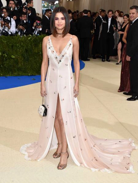 Bí mật ít ai biết tới của selena gomez tại met gala 2017