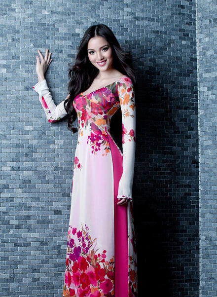 Bí quyết mặc áo dài đẹp cho cô giáo trẻ
