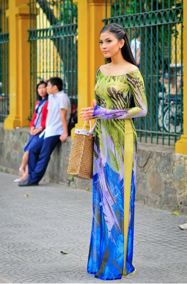 Bí quyết mặc áo dài đẹp cho cô giáo trẻ