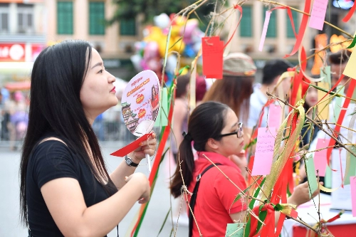  biển người cùng vietjet và văn mai hương đón mừng đường bay nhật bản