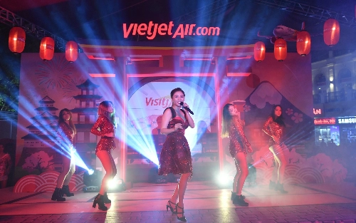  biển người cùng vietjet và văn mai hương đón mừng đường bay nhật bản