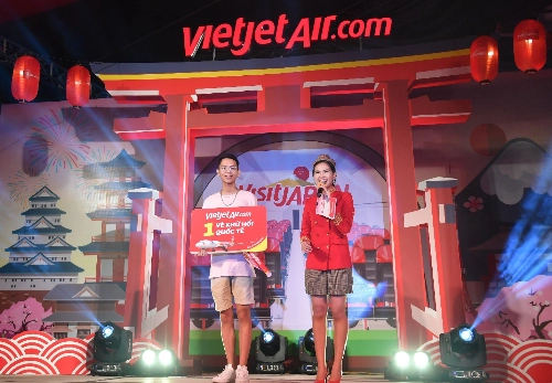  biển người cùng vietjet và văn mai hương đón mừng đường bay nhật bản