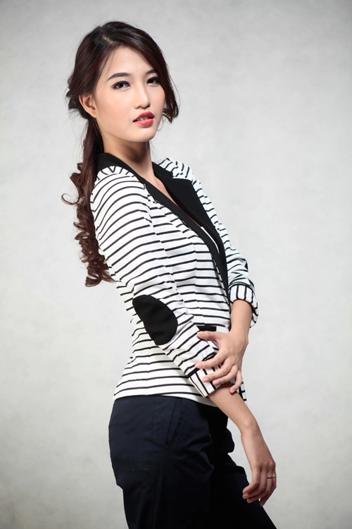 Blazer kẻ và ngựa vằn