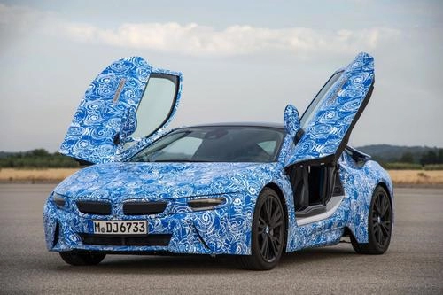  bmw i8 sử dụng kính chống xước giống smartphone 