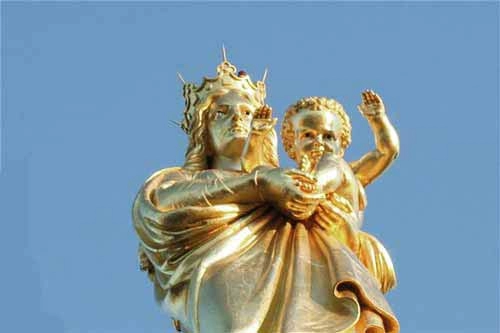 Bồi hồi dạo bước thành cổ marseille trong nắng
