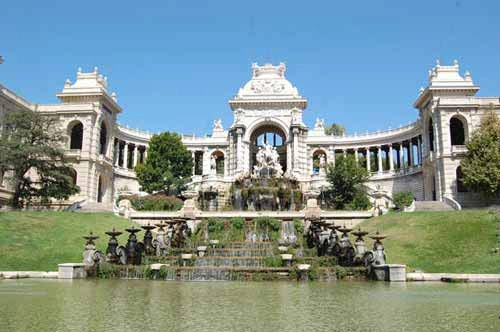 Bồi hồi dạo bước thành cổ marseille trong nắng