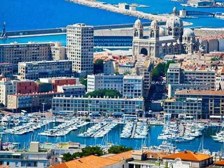 Bồi hồi dạo bước thành cổ marseille trong nắng
