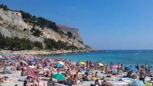 Bồi hồi dạo bước thành cổ marseille trong nắng