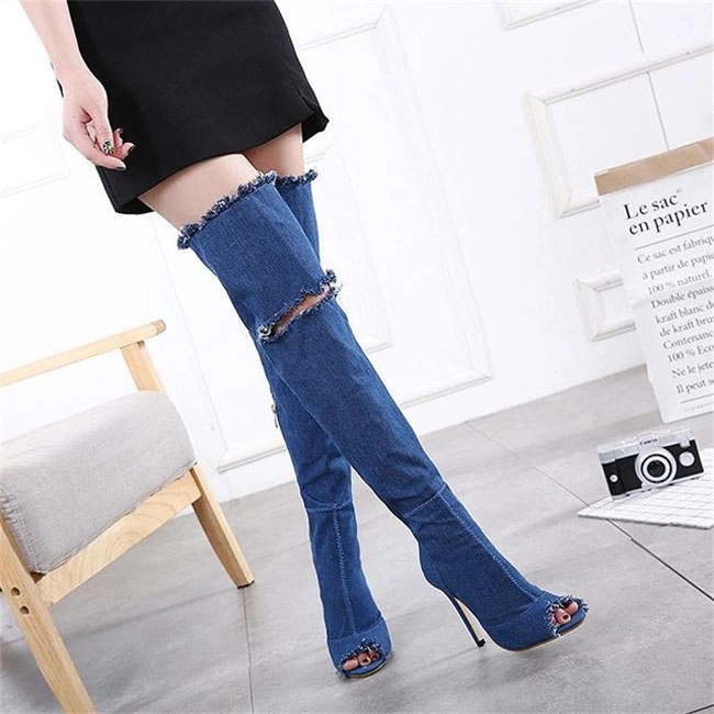 Boot denim bị chê tả tơi của kim kardashian lại hot bất ngờ tại các shop thời trang việt