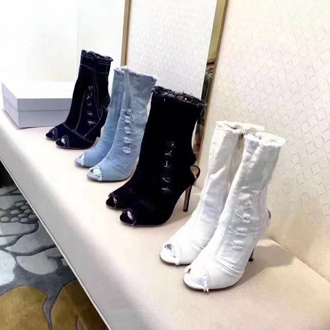 Boot denim bị chê tả tơi của kim kardashian lại hot bất ngờ tại các shop thời trang việt