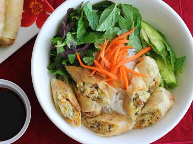 Bún chả giò chay cho rằm tháng 7