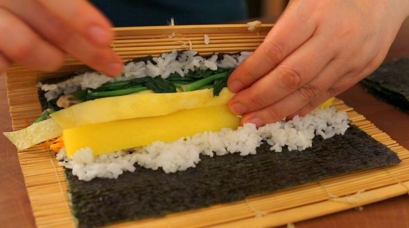 Cách làm kimbap chuẩn kiểu hàn siêu ngon