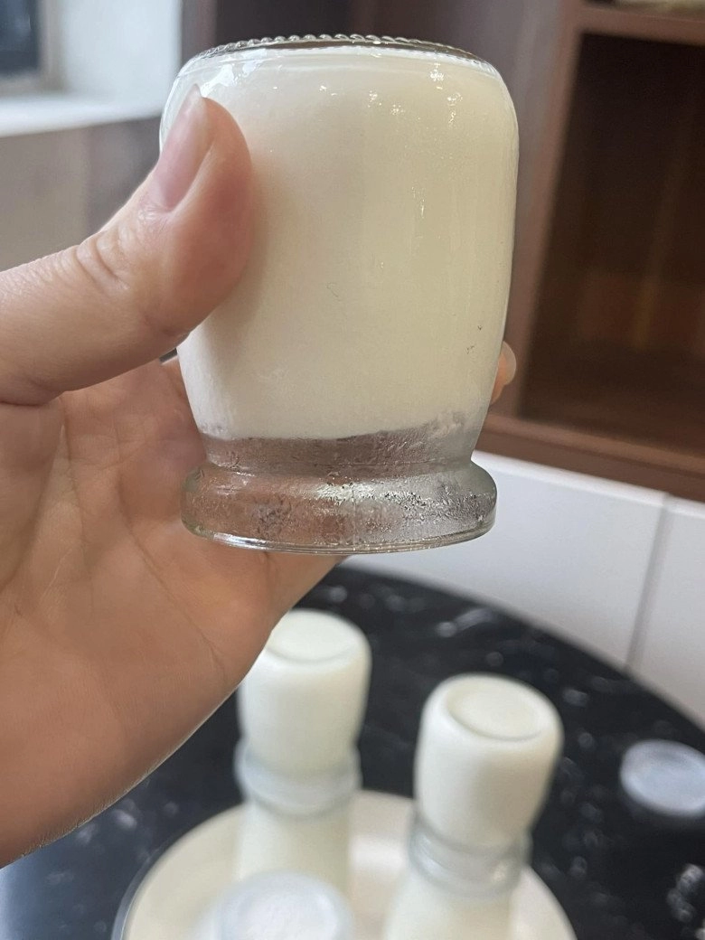Cách làm sữa chua úp ngược chỉ trong 10 phút mịn mượt núng nính không bị đá dăm