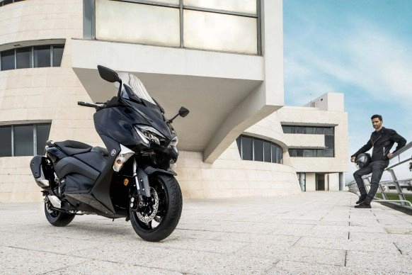 Cận cảnh yamaha tmax dx 2017 với giá gần 300 triệu đồng tại anh