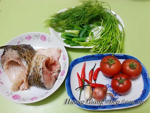 Canh cá chép nấu thì là nóng hổi trôi cơm