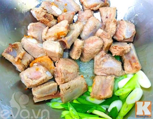 Canh sườn nấu sấu chua chua dễ ăn