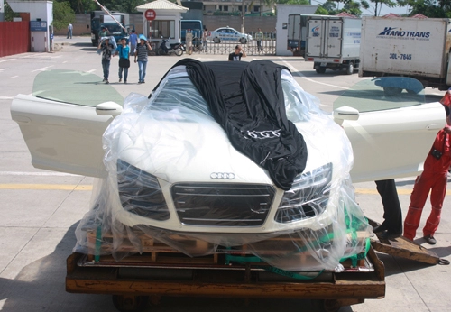  căp đôi siêu xe audi r8 v10 2014 đâu tiên về viêt nam 