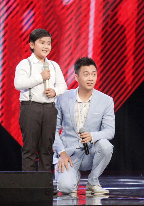 Cậu bé nghèo hát dân ca khiến hlv the voice kids phát cuồng