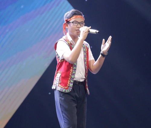 Cậu bé nghèo hát dân ca khiến hlv the voice kids phát cuồng